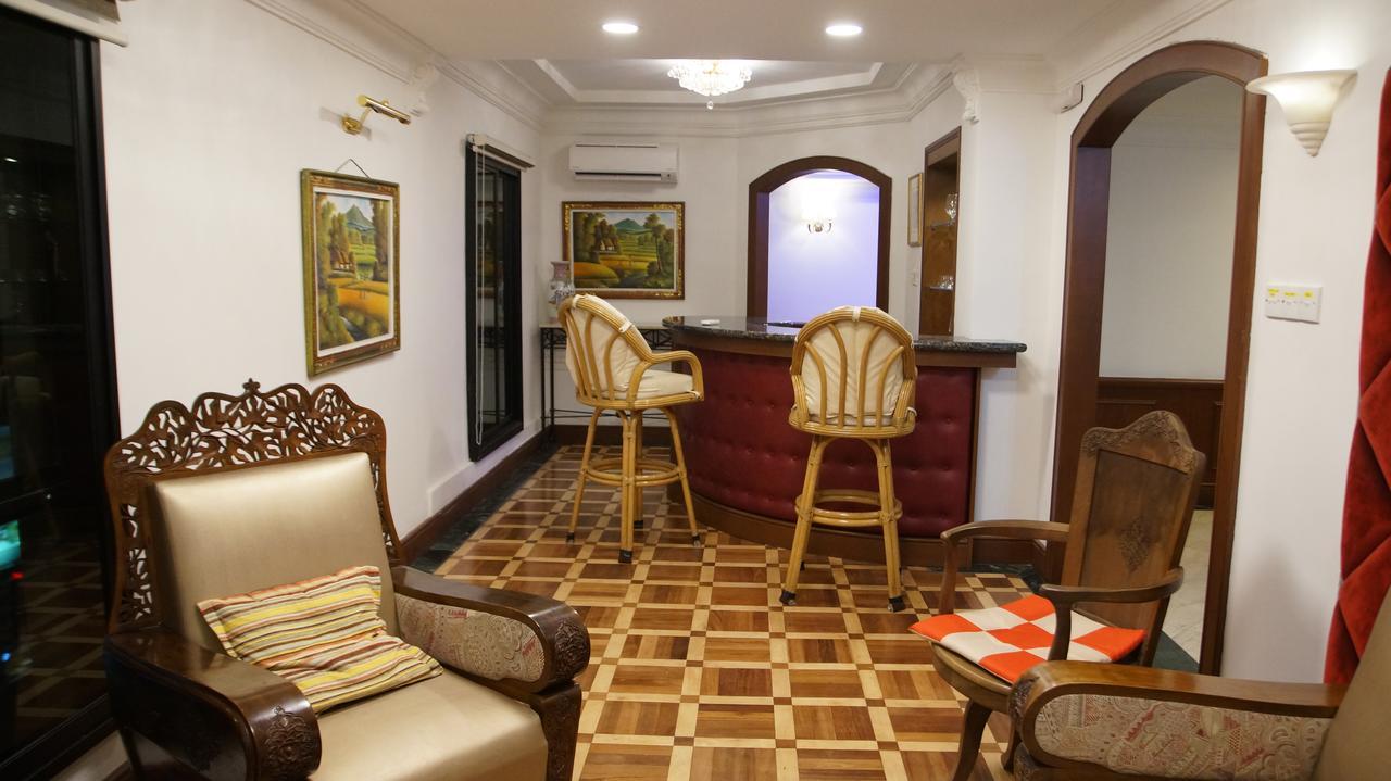Апарт отель Marina Court Luxury Penthouse Кота-Кинабалу Экстерьер фото