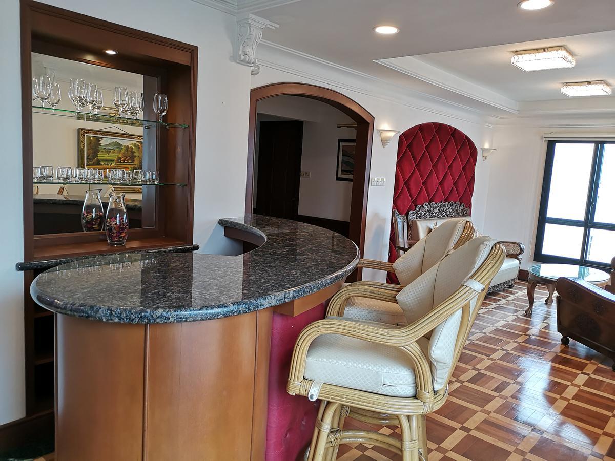 Апарт отель Marina Court Luxury Penthouse Кота-Кинабалу Экстерьер фото