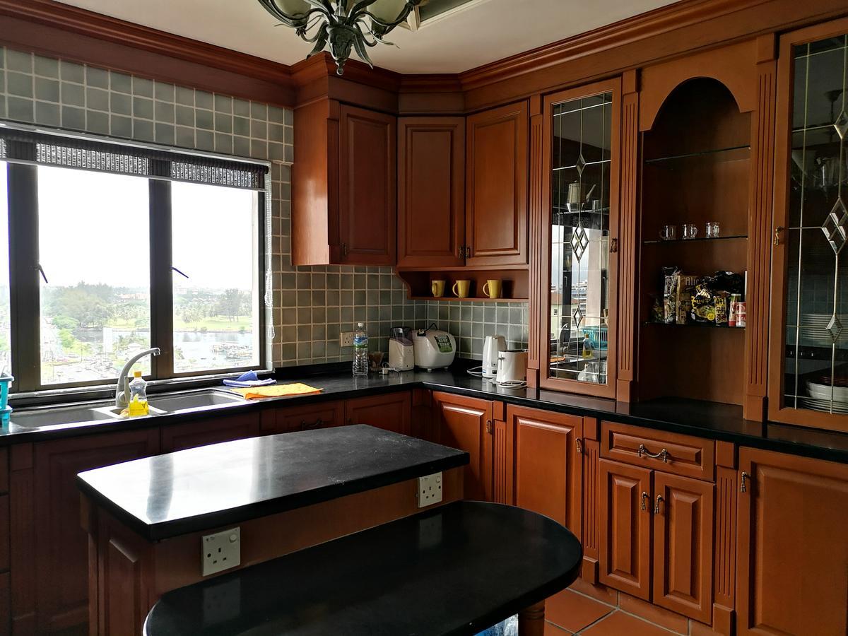 Апарт отель Marina Court Luxury Penthouse Кота-Кинабалу Экстерьер фото