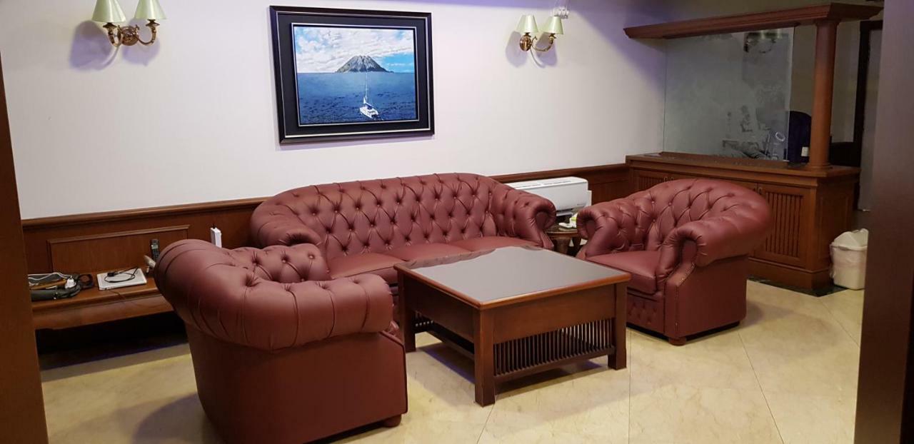 Апарт отель Marina Court Luxury Penthouse Кота-Кинабалу Экстерьер фото