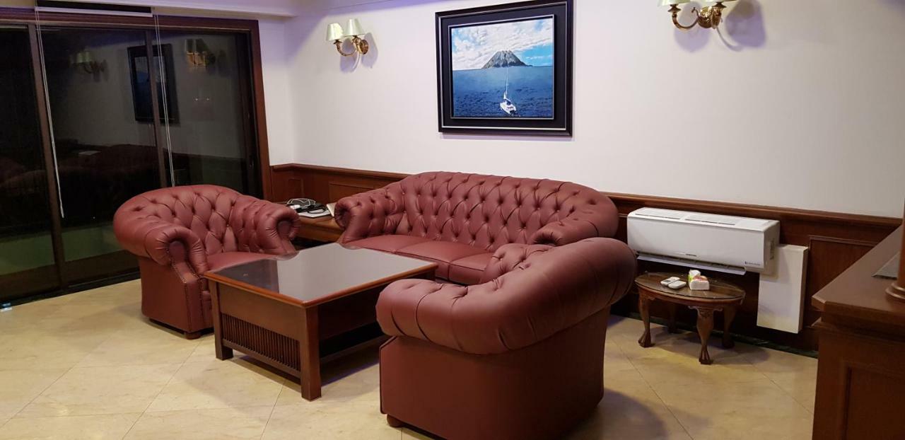 Апарт отель Marina Court Luxury Penthouse Кота-Кинабалу Экстерьер фото